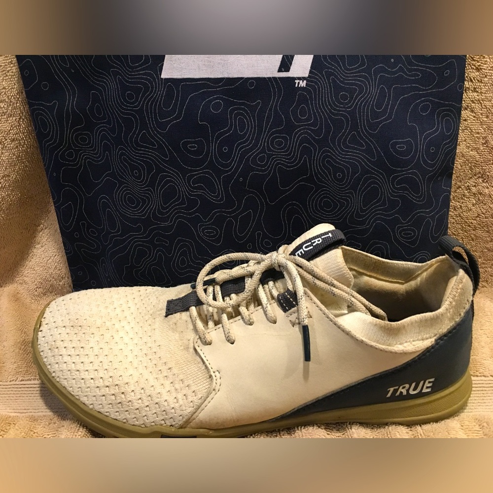 TRUE Linkswear Men's True OG Feel Golf Shoes 10 in Varsity White/Navy